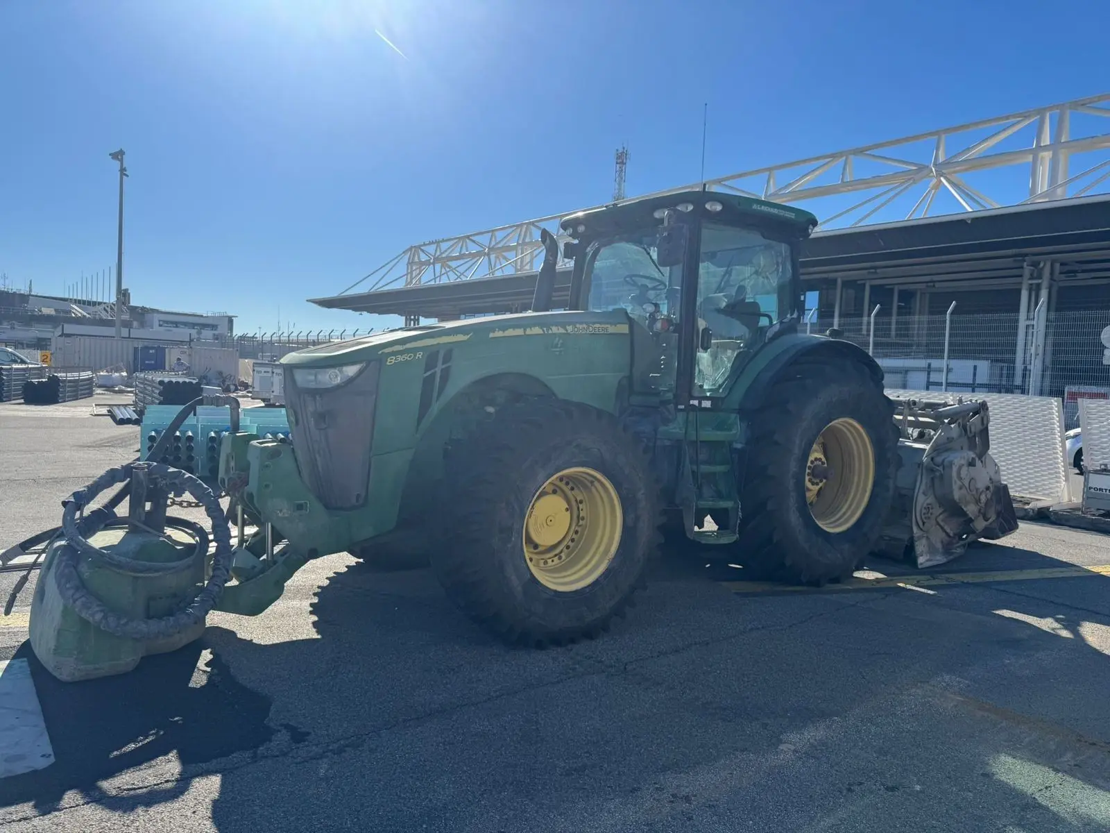 John Deere 830 R-1.jpg