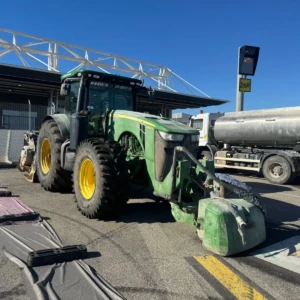 John Deere 830 R-5.jpg