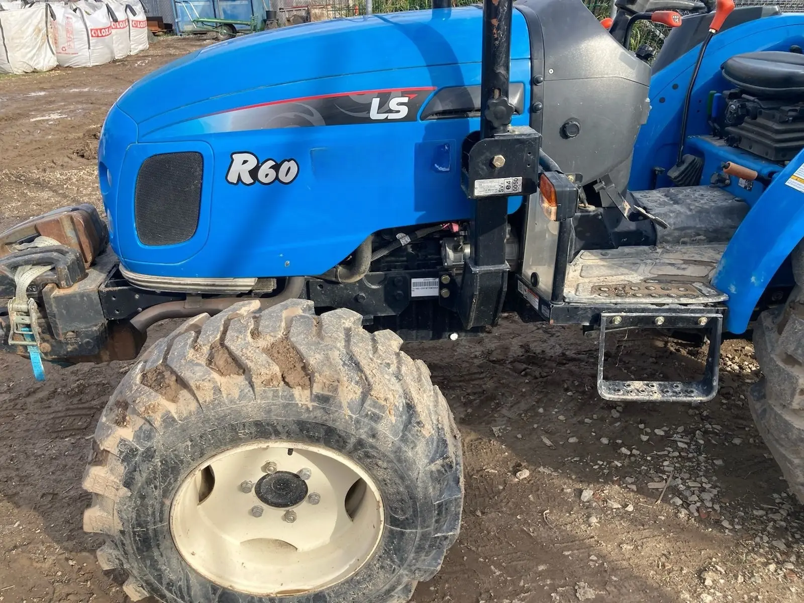 Tracteur-agricole-LS-R60-8